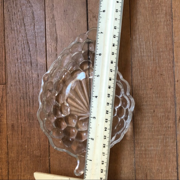 Vintage Anchor Hocking glass Grape Dish, Relish dish, Candy Bowl - many uses - Picture 7 of 13